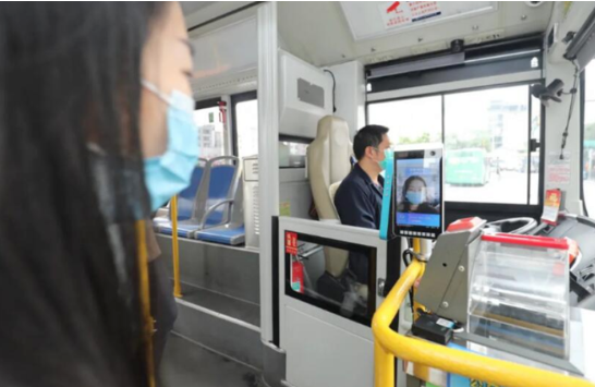 公交車(chē)上安裝測(cè)溫人臉識(shí)別
