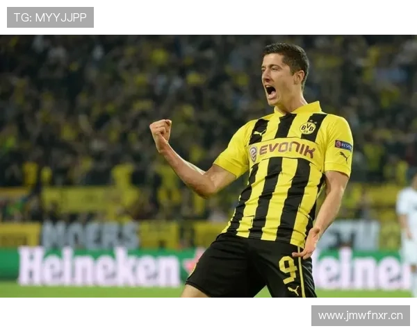 莱万多夫斯基欧冠强强对话表现解析