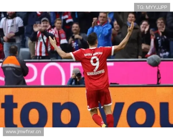 莱万多夫斯基无球跑动与空间利用分析 莱万多夫斯基无球跑动与空间利用分析