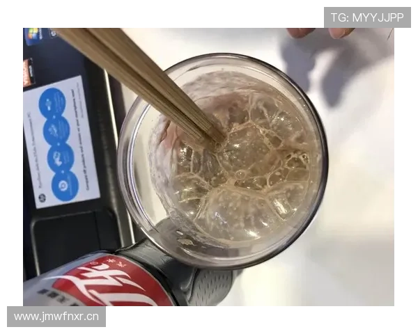 陈芋汐家冰箱里塞满蛋白粉，连饮料都是按毫升算的